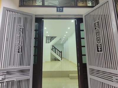 Cho thuê nhà nguyên căn 4 tầng 4 phòng ngủ, 3 vs, 2 sân thoáng trước sau ở tầng 4. diện tích 40m2/ 0