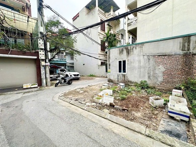 Bán lô đất 2 mặt tiền - ngọc lâm, long biên  diện tích 30m   mặt tiền 5.6m  giá chỉ 6.9 tỷ 0