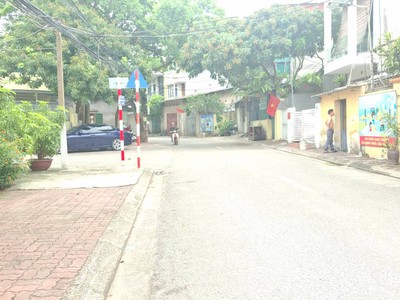Bán lô đất siêu hiếm giang biên   cách1 nhà ra mặt phố, ô tô đỗ cửa   mặt tiền rộng 6.1m, pháp lý 1
