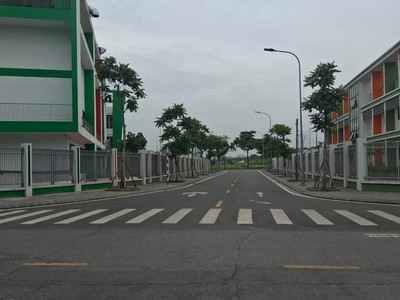 Bán lô đất siêu hiếm giang biên   cách1 nhà ra mặt phố, ô tô đỗ cửa   mặt tiền rộng 6.1m, pháp lý 2