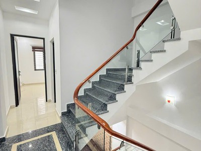 Cho thuê nhà riêng cực đẹp phố Văn Cao 2