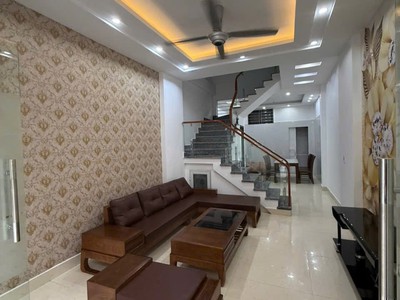 Cho thuê nhà riêng cực đẹp phố Văn Cao 7