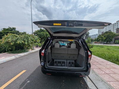 Chính chủ bán xe Toyota Sienna 2011 bản LIMITED 2