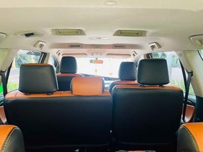 Gia đình tôi cần bán chiếc xe ô tô Toyota Innova 2.0E màu xám vàng 2020 6