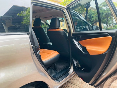 Gia đình tôi cần bán chiếc xe ô tô Toyota Innova 2.0E màu xám vàng 2020 8