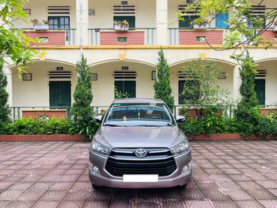 Gia đình tôi cần bán chiếc xe ô tô Toyota Innova 2.0E màu xám vàng 2020 0
