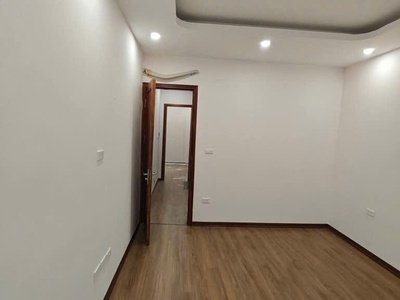 Đội Cấn 35m2 x 5 tầng - Cách ô tô dừng đỗ 20M - Ngõ nông, gần phố. 2