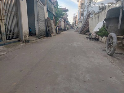 Bán đất tặng nhà c4,65m2, mt4m, ô tô, 9.95 tỷ, tàm xá,đông anh . 2