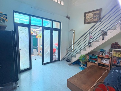 Bán nhà gác lửng hẻm phong châu - vĩnh thái , nha trang chỉ 2tỷ  vị trí: đường 2 xe máy, hẻm thông 4