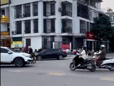 Cho thuê nhà 2 mặt tiền 26m góc 2 đường lớn 30m và 26m, đông đúc ngày đêm, view hồ đẹp, vỉa hè 7.5m 1