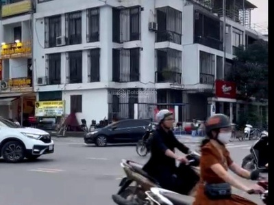 Cho thuê nhà 2 mặt tiền 26m góc 2 đường lớn 30m và 26m, đông đúc ngày đêm, view hồ đẹp, vỉa hè 7.5m 2
