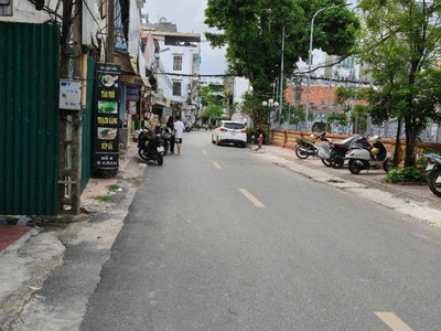 Mặt phố ô cách 15 tỷ 66m vỉa hè kinh doanh cho thuê đỉnh,long biên 1