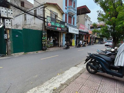 Mặt phố ô cách 15 tỷ 66m vỉa hè kinh doanh cho thuê đỉnh,long biên 2