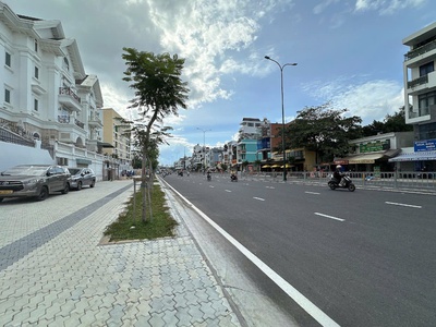 Bán nhà 5 lầu vài bước ra dương quảng hàm ngắm landmark 81 ngang 5.5m 93m2 11pn 15.5 tỷ 1