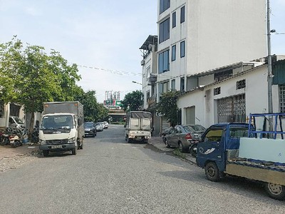 Bán nhà bát khối 10 tỷ 65m view hồ điều hòa, long biên 1