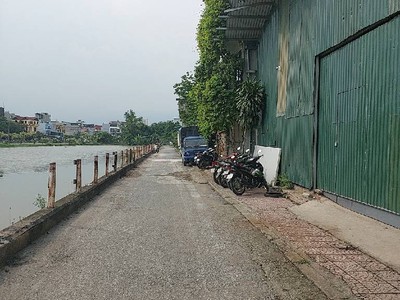 Bán nhà bát khối 10 tỷ 65m view hồ điều hòa, long biên 2