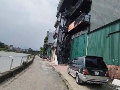 Bán nhà bát khối 10 tỷ 65m view hồ điều hòa, long biên 3