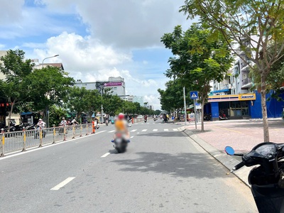 Bán nhà 4 tầng  7x43m  mặt tiền lý chiêu hoàng p10q6. giá 36 tỷ 3