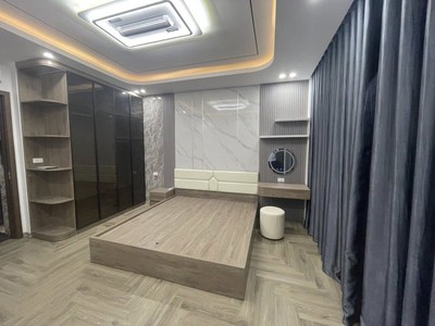  nhà đẹp  hoàngnhưtiếp - long biên -   thangmáy -  ngõ thông - chào  10,x tỷ  0
