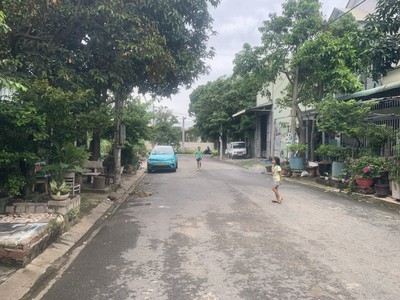 Bán nhà 90m2 dĩ an,đường nhựa xe tăng đua thông thoáng,shr thổ cư 100 3