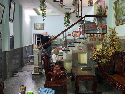 Bán nhà 1 trệt 2 lầu dĩ an,đường 8m,sổ hồng riêng thổ cư,giá đầu tư 0