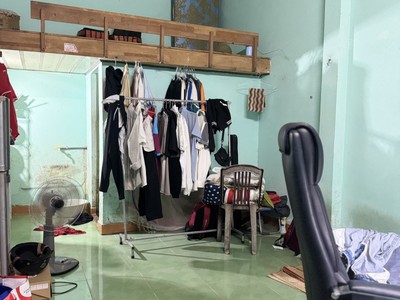 Nhà kiệt thẳng tắp 30m ra mt cách mạng tháng 8, 65m2, 2.55 tỷ 2