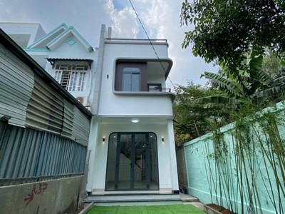 Bán nhà 3 tầng linh xuân thủ đức   120m  có sân rộng   giá 6.9 tỷ 2