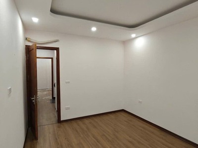 Đội cấn - 35m2 - 8 tỷ - cạnh hồ điều hòa - vài bước ra đường ô tô - nhà mới về ở luôn 1