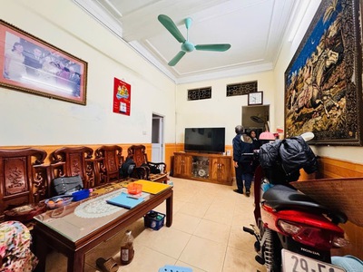 Bán nhà thuỵ khuê, tây hồ, ba gác, 43m2, 3 tầng, chỉ 8 tỷ 0