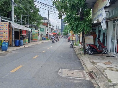 Bá.n đất 1 xẹt hàng tre, long thạnh mỹ   111m    giá 5 tỷ 4