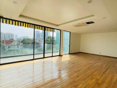 Bán mặt phố lạc long quân, kinh doanh, mt rộng 8m, vỉa hè đá bóng 143m chỉ 63 tỷ 1