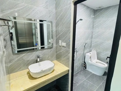 Nhà mới ở luôn phố ngọc lâm 40m2 x 5 tầng mặt tiền 4.8m, 7.9 tỷ long biên. 4