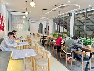 Cần sang toàn bộ quán cafe nằm ngay mặt tiền trung tâm tp.huế 1