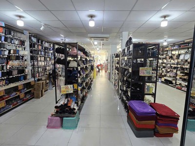  mặt tiền siêu đỉnh   lê văn việt   ngang 8m cực hiếm   thu nhập 100tr/tháng  0