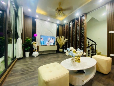 Căn góc   trần quốc hoàn   5 tầng   36m    10.3 tỷ 0