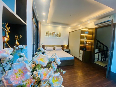 Căn góc   trần quốc hoàn   5 tầng   36m    10.3 tỷ 2