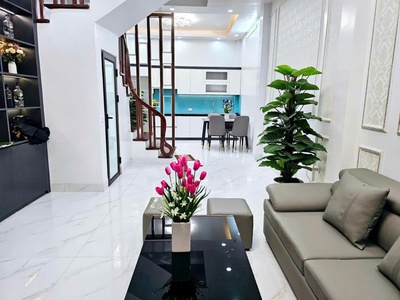 Nhà 5 tầng   ngõ 68 cầu giấy   38m    sân để xe   10.8 tỷ 0