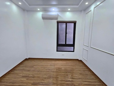 Nhà 5 tầng   ngõ 68 cầu giấy   38m    sân để xe   10.8 tỷ 1