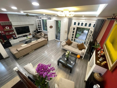  bán biệt thự sân vườn ngọc thụy   trung tâm long biên   diện tích đất: 378m    diện tích sử 4