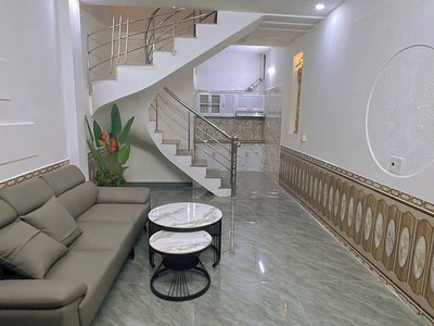 .Nhà 2,5 tầng trong ngõ phố Thiên Lôi 0