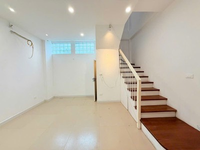Hoàng Hoa Thám 35m2 x Mặt tiền 4.3M - Ngõ thông và thoáng sáng - Cách ô tô 10m 1