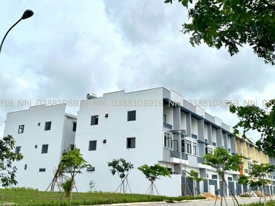 Nhà phố khu công nghiệp   Lựa chọn an toàn cho nhà đầu tư F0    Chỉ với 360 triệu có thể sở hữu ngay 2