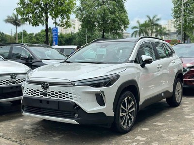 Toyota Corolla Cross 1.8V 2025 Giảm 50 trước bạ 3