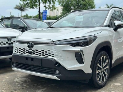 Toyota Corolla Cross 1.8V 2025 Giảm 50 trước bạ 2