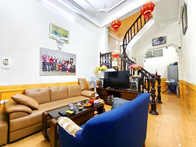 Chính chủ cho thuê MBKD mặt hồ hoàng càu 38