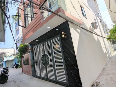 Bán nhà mới căn góc 2 tầng tttp hẻm ô tô đường quốc tuấn p.tân tiến 0