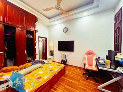 Chính chủ cho thuê MBKD mặt hồ hoàng càu 2503