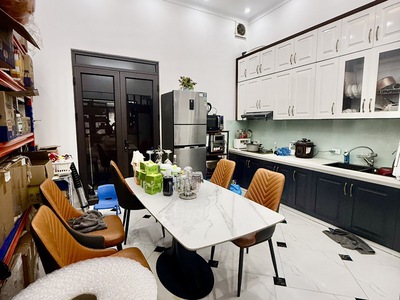 Chính chủ cho thuê MBKD mặt hồ hoàng càu 2516