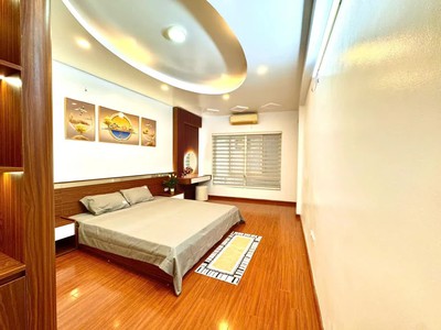 Chính chủ cho thuê MBKD mặt hồ hoàng càu 924