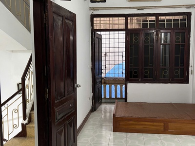 Chính chủ cho thuê MBKD mặt hồ hoàng càu 2142